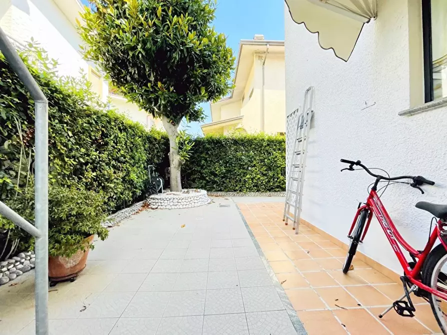 Immagine 15 di Casa quadrifamiliare in vendita  a Viareggio