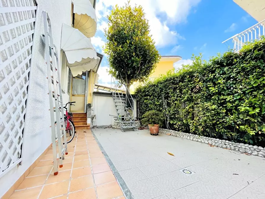 Immagine 19 di Casa quadrifamiliare in vendita  a Viareggio