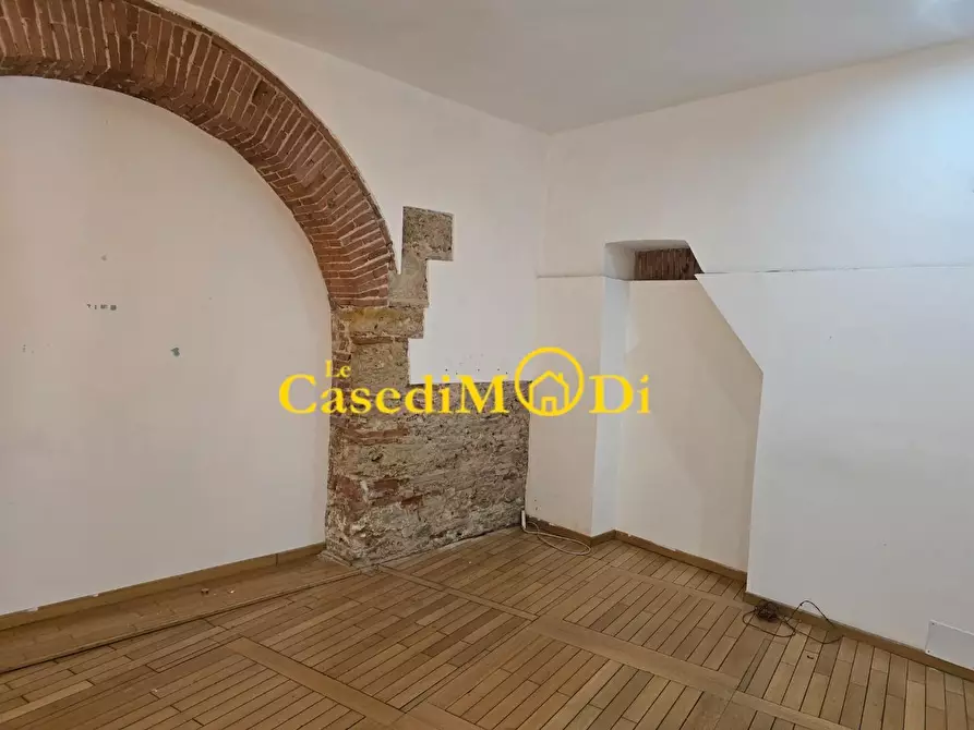 Immagine 6 di Locale commerciale in vendita  a Livorno