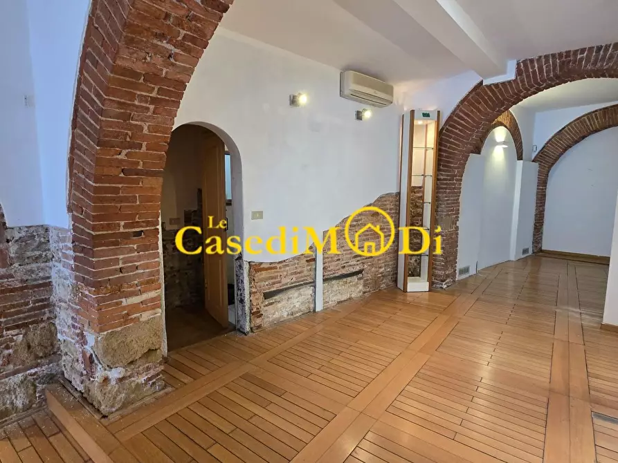 Immagine 2 di Locale commerciale in vendita  a Livorno