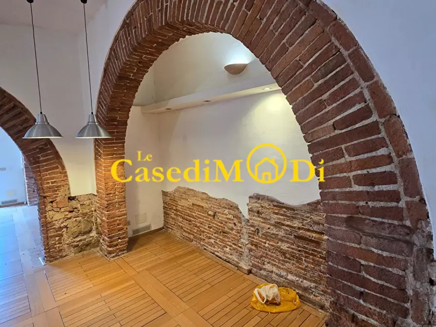 Immagine 12 di Locale commerciale in vendita  a Livorno