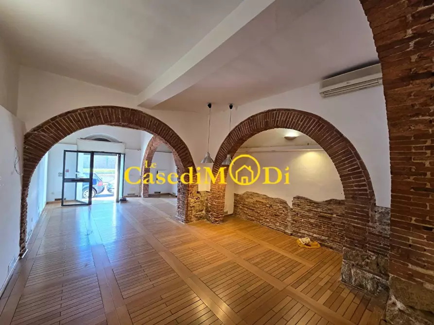 Immagine 3 di Locale commerciale in vendita  a Livorno