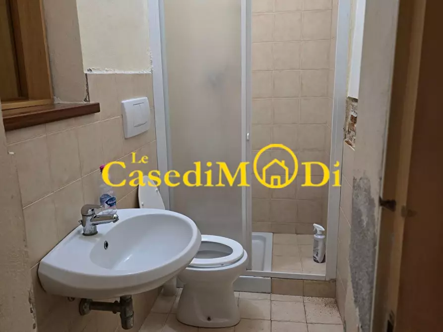 Immagine 10 di Locale commerciale in vendita  a Livorno