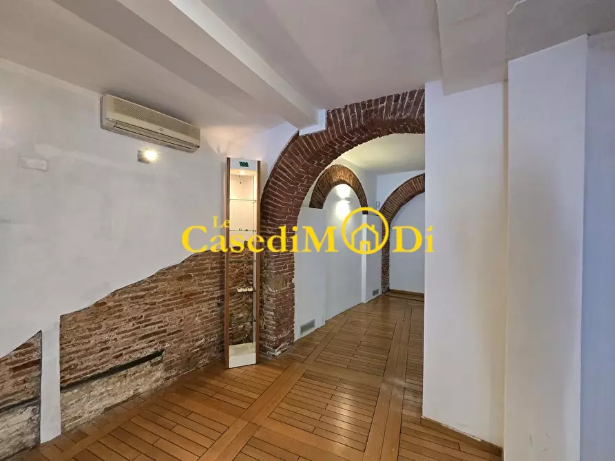 Immagine 5 di Locale commerciale in vendita  a Livorno