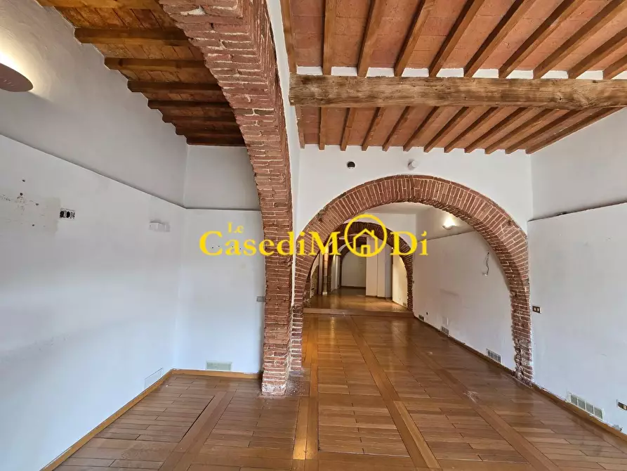 Immagine 1 di Locale commerciale in vendita  a Livorno