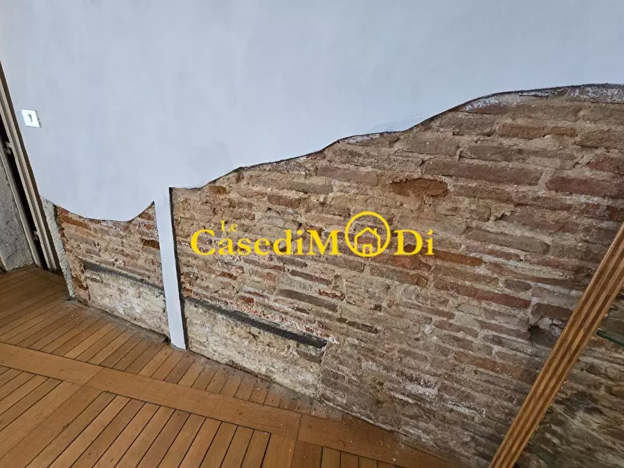 Immagine 8 di Locale commerciale in vendita  a Livorno