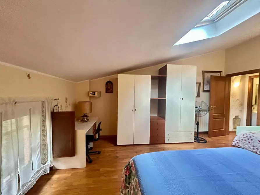 Immagine 17 di Appartamento in vendita  a Siena