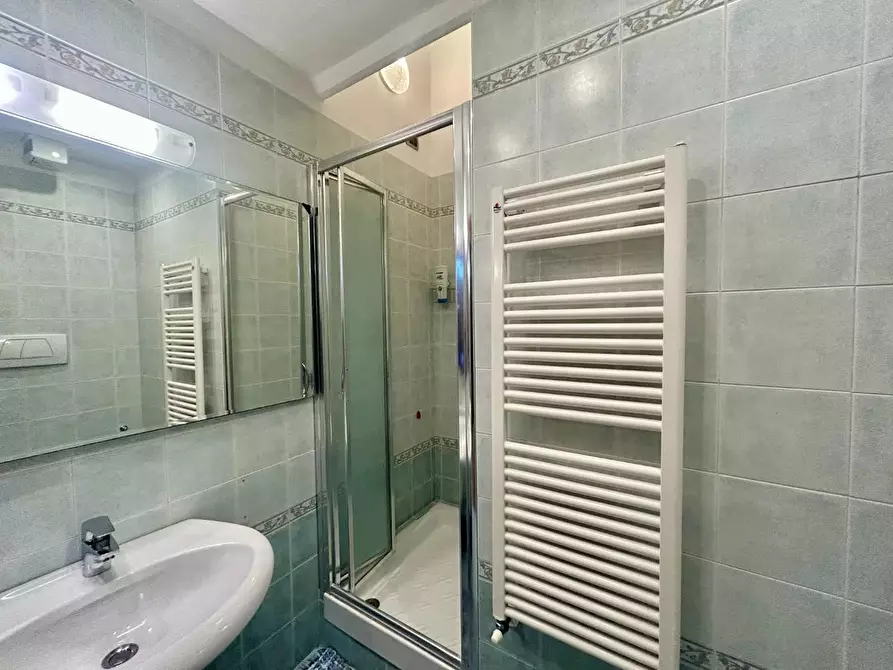 Immagine 11 di Appartamento in vendita  a Siena