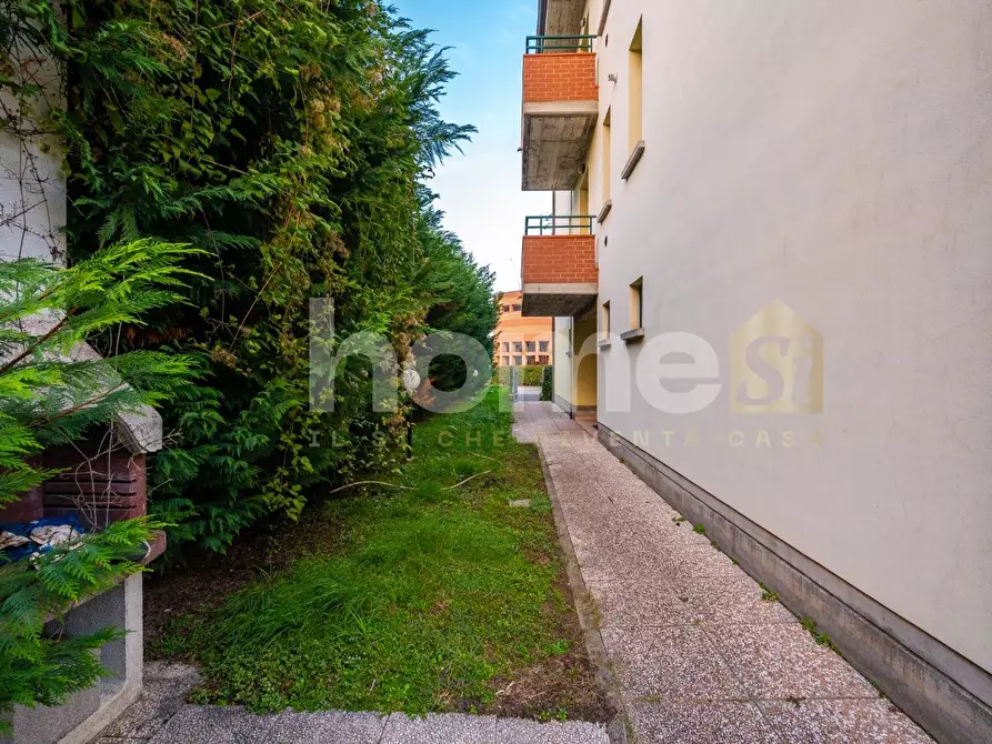 Immagine 6 di Appartamento in vendita  a Reggio Nell'emilia