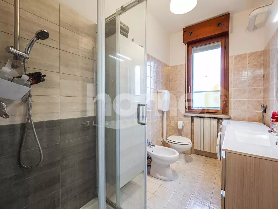 Immagine 15 di Appartamento in vendita  a Reggio Nell'emilia