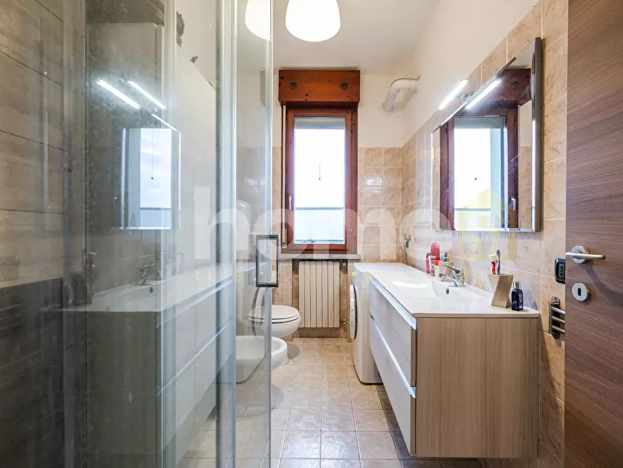 Immagine 14 di Appartamento in vendita  a Reggio Nell'emilia