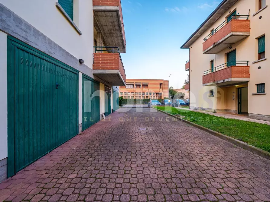 Immagine 7 di Appartamento in vendita  a Reggio Nell'emilia