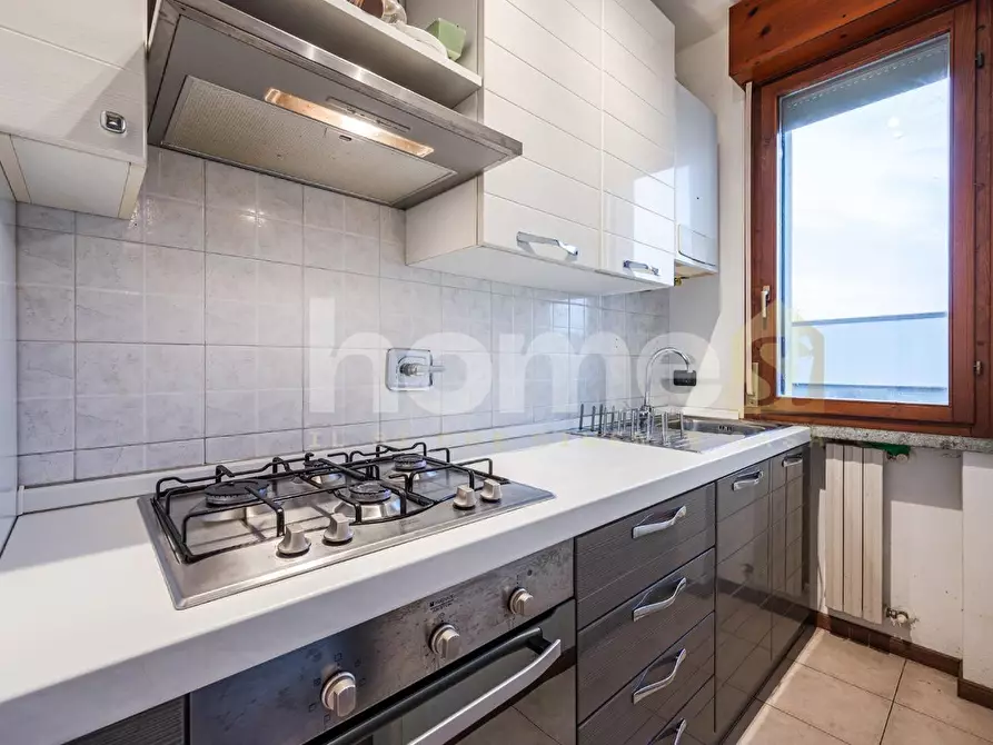 Immagine 11 di Appartamento in vendita  a Reggio Nell'emilia