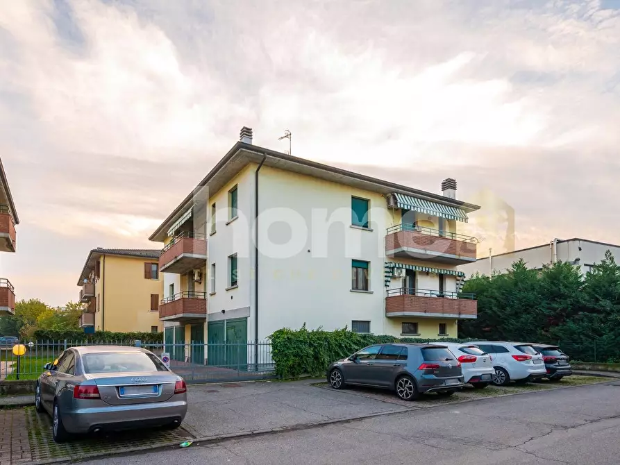 Immagine 4 di Appartamento in vendita  a Reggio Nell'emilia