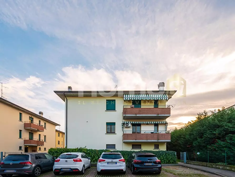 Immagine 3 di Appartamento in vendita  a Reggio Nell'emilia