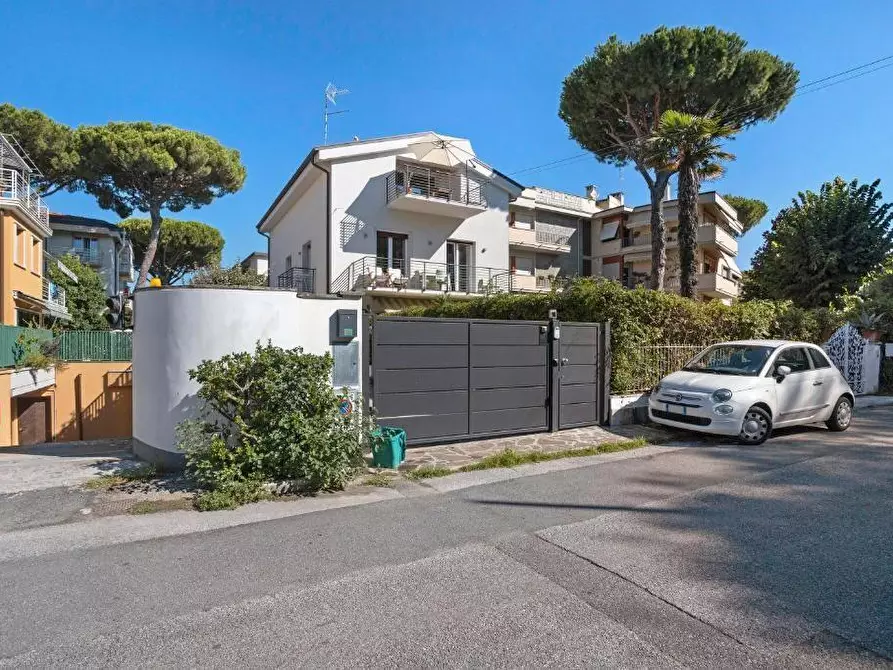 Immagine 12 di Mansarda in affitto  a Viareggio