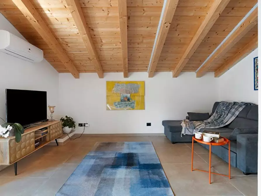 Immagine 18 di Mansarda in affitto  a Viareggio