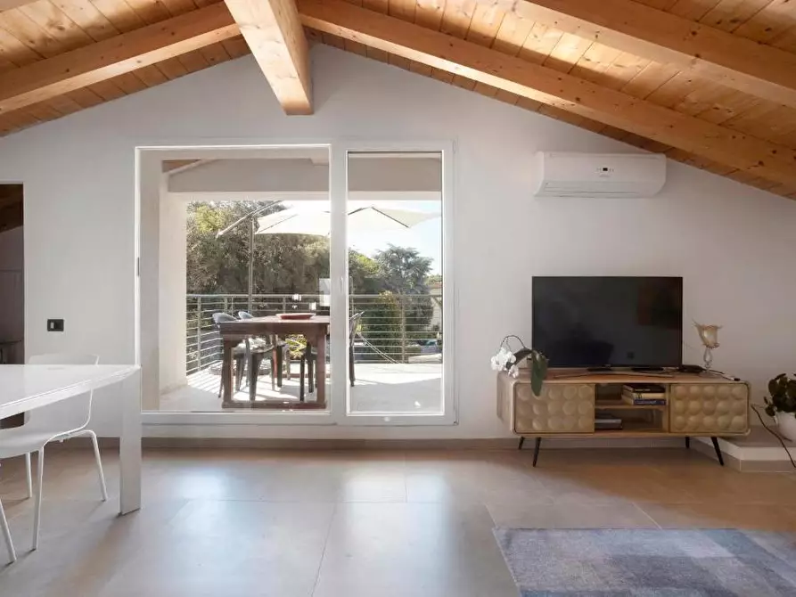 Immagine 21 di Mansarda in affitto  a Viareggio