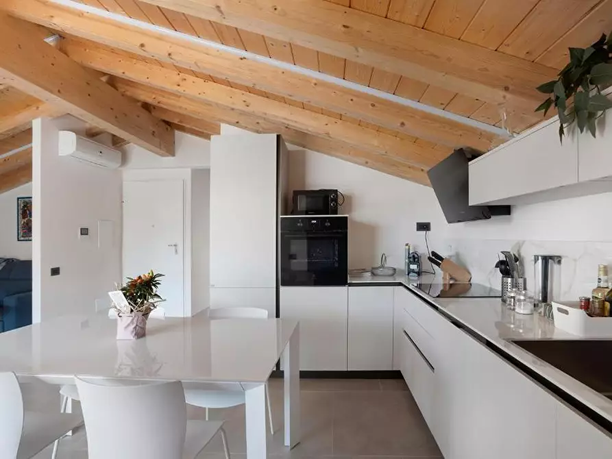 Immagine 7 di Mansarda in affitto  a Viareggio