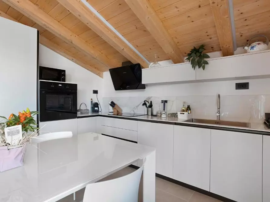 Immagine 16 di Mansarda in affitto  a Viareggio