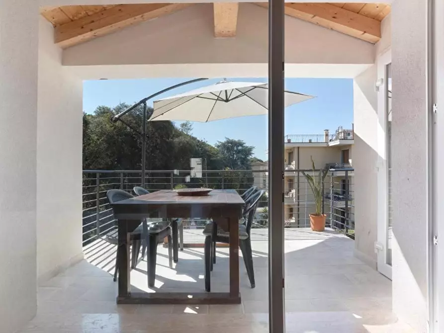 Immagine 1 di Mansarda in affitto  a Viareggio