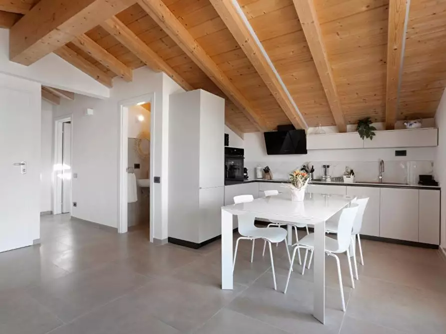 Immagine 11 di Mansarda in affitto  a Viareggio