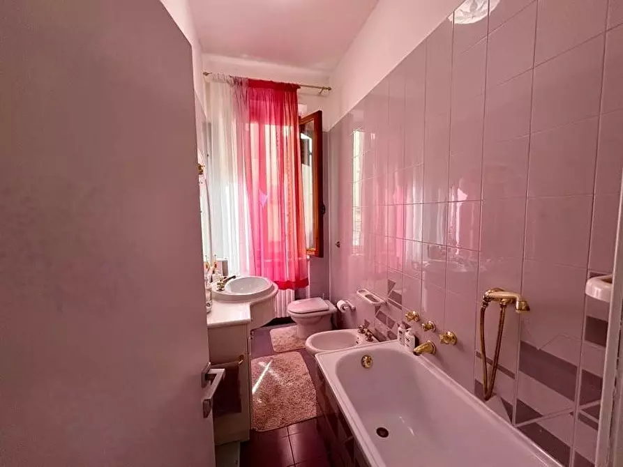 Immagine 33 di Villa in vendita  a Castelfiorentino