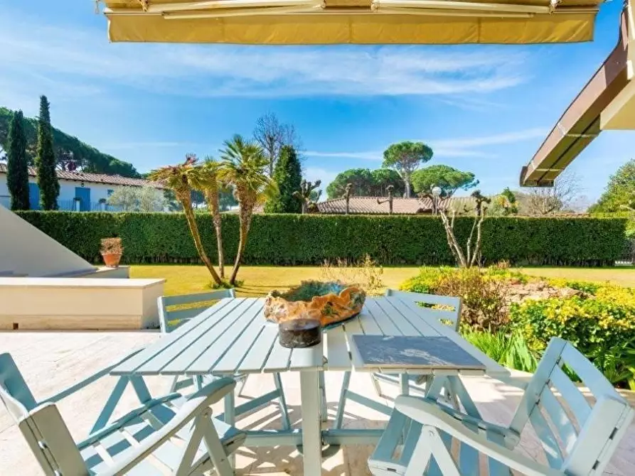 Immagine 12 di Casa indipendente in affitto  a Forte Dei Marmi