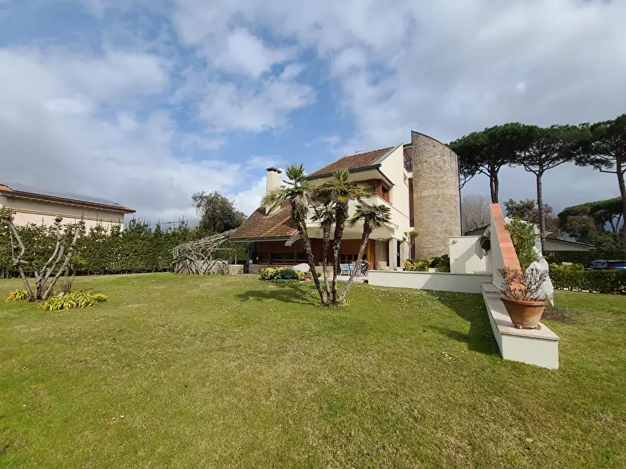 Immagine 9 di Casa indipendente in affitto  a Forte Dei Marmi