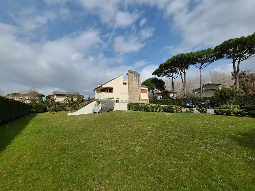 Immagine 8 di Casa indipendente in affitto  a Forte Dei Marmi