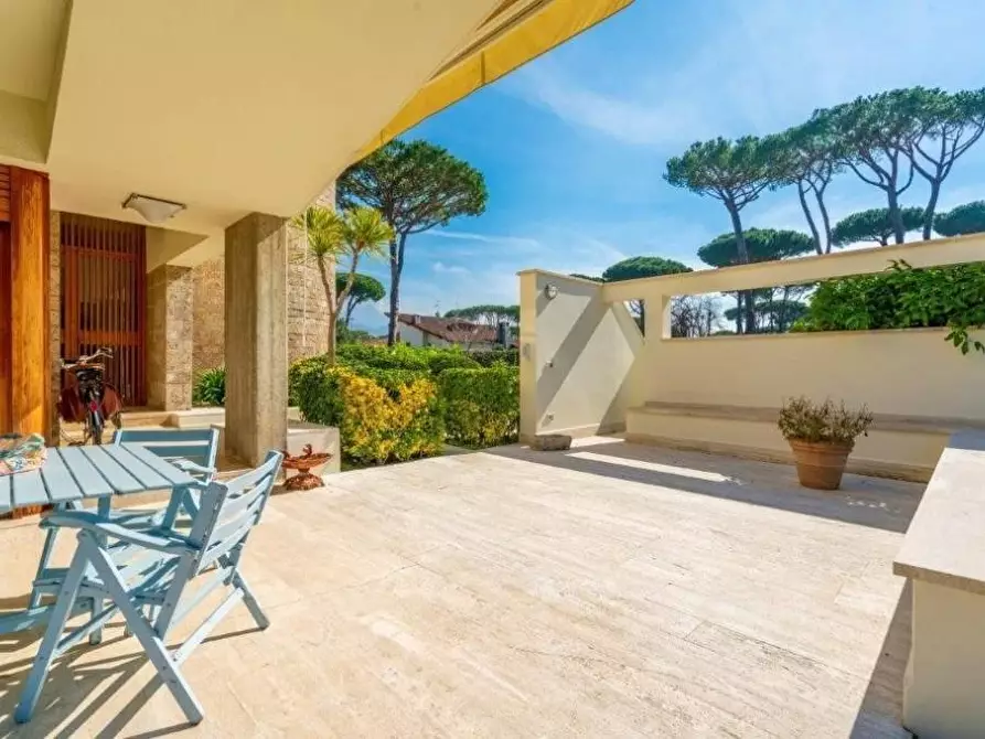 Immagine 7 di Casa indipendente in affitto  a Forte Dei Marmi