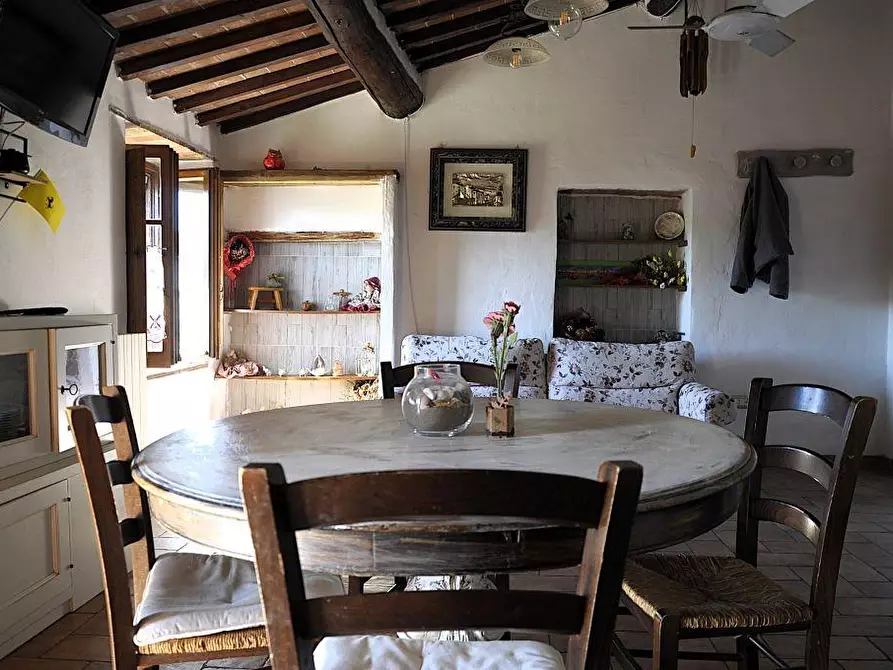 Immagine 2 di Appartamento in vendita  a Casole D'elsa