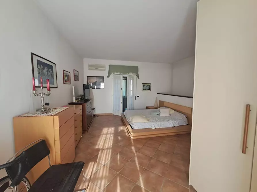 Immagine 7 di Villetta a schiera in vendita  a Massa