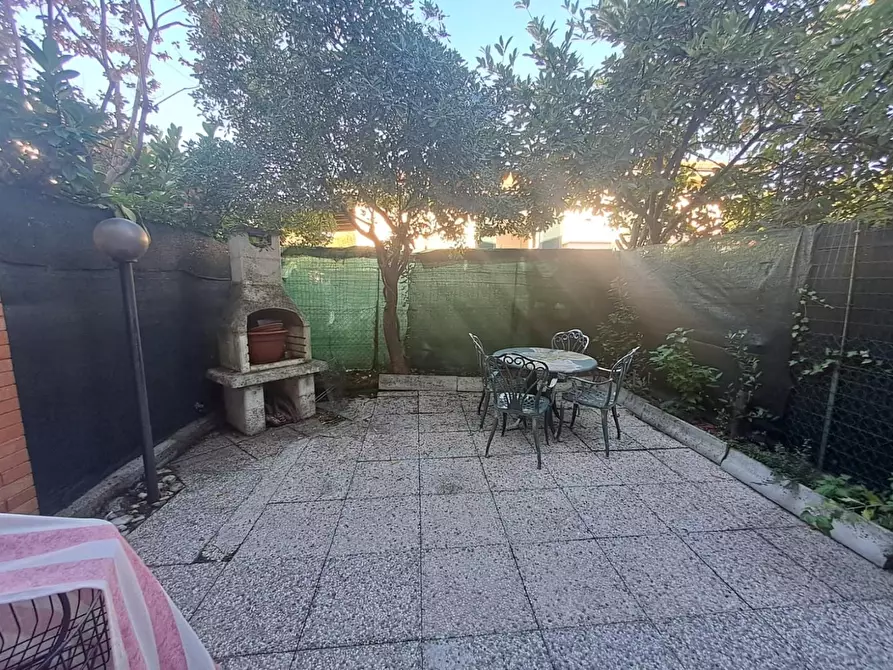 Immagine 10 di Villetta a schiera in vendita  a Massa