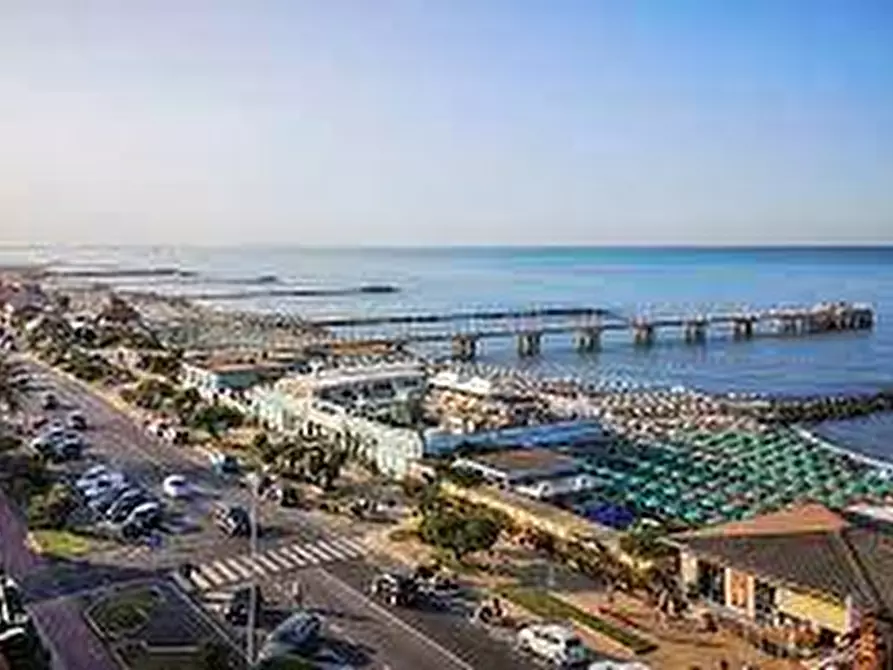 Immagine 16 di Villetta a schiera in vendita  a Massa