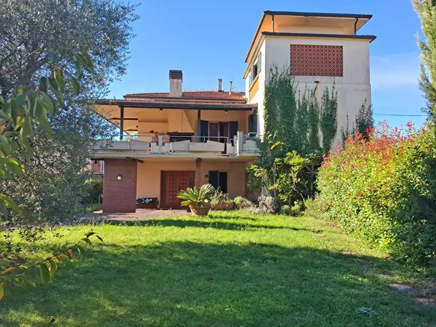 Immagine 1 di Villa in vendita  a Santa Croce Sull'arno