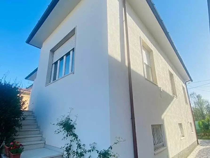 Immagine 17 di Villa in vendita  a Lucca