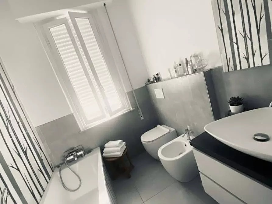 Immagine 15 di Villa in vendita  a Lucca