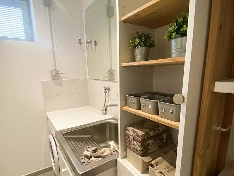 Immagine 21 di Villa in vendita  a Lucca