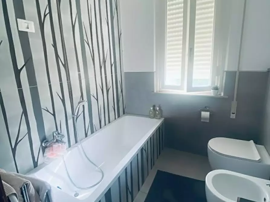 Immagine 16 di Villa in vendita  a Lucca