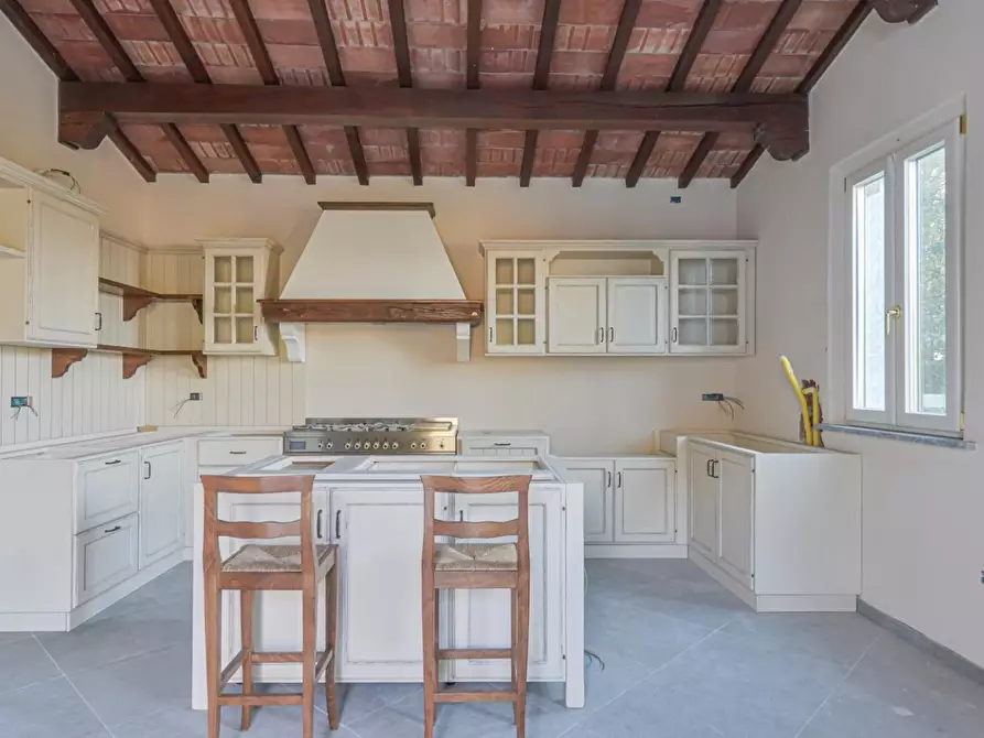 Immagine 5 di Villa in vendita  a Massa