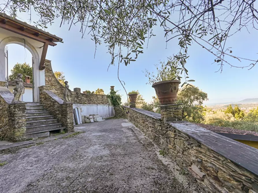 Immagine 1 di Villa in vendita  a Massa