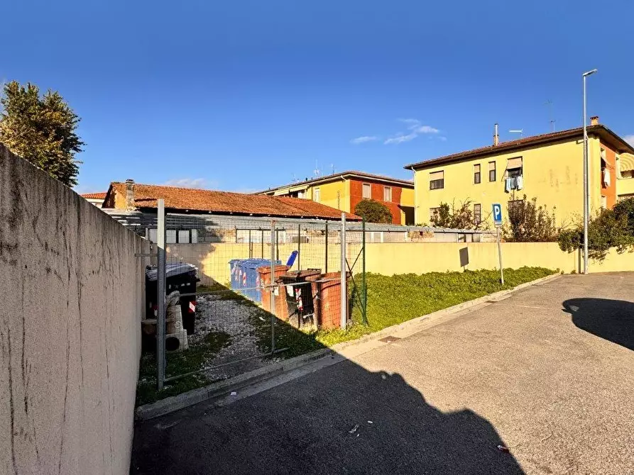 Immagine 4 di Terreno residenziale in vendita  a Pontedera