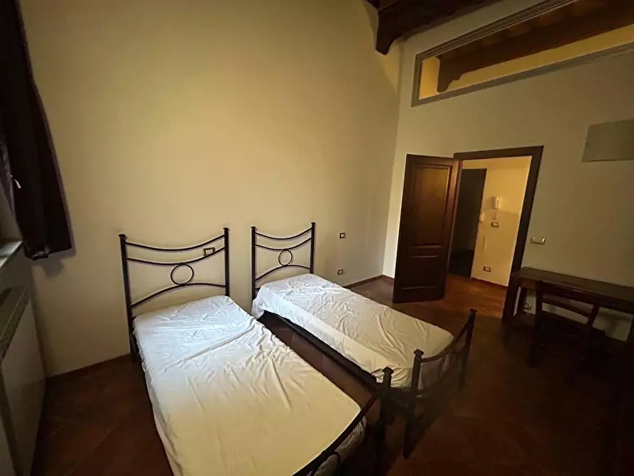 Immagine 17 di Appartamento in vendita  a Siena