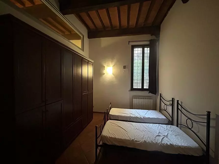 Immagine 18 di Appartamento in vendita  a Siena