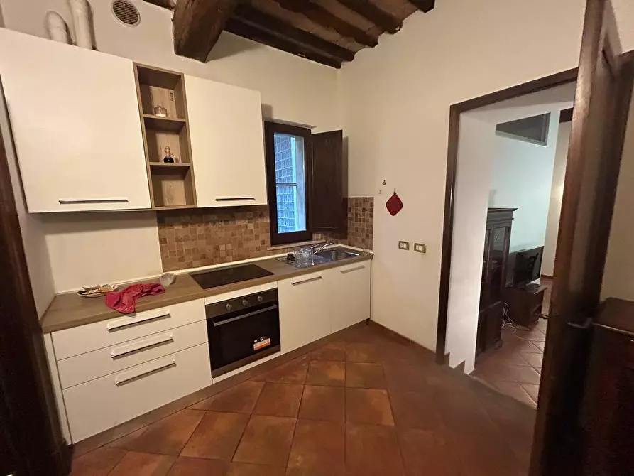 Immagine 3 di Appartamento in vendita  a Siena