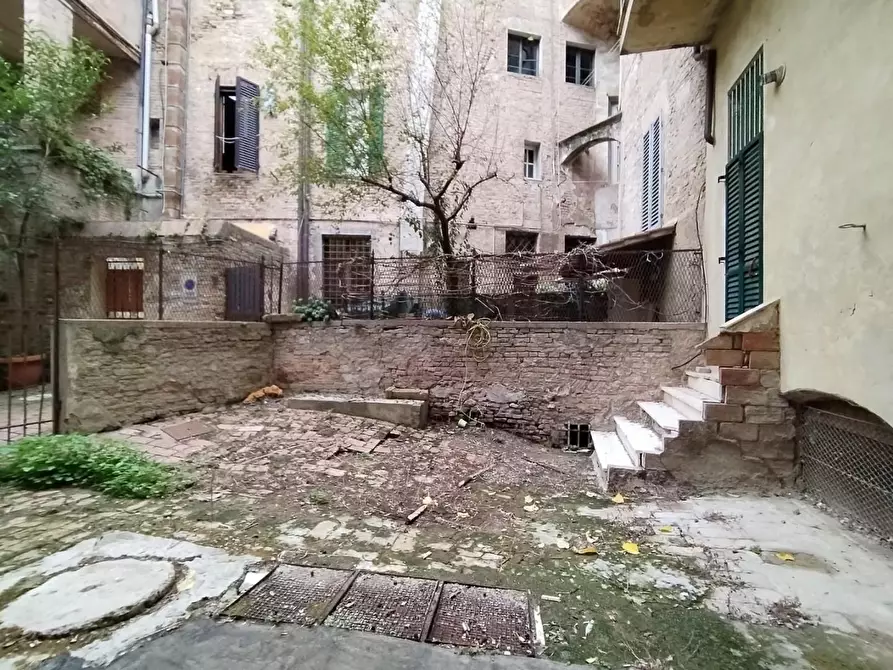Immagine 33 di Appartamento in vendita  a Siena