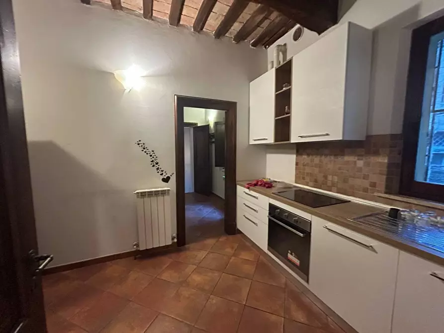 Immagine 4 di Appartamento in vendita  a Siena