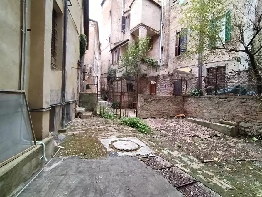 Immagine 34 di Appartamento in vendita  a Siena