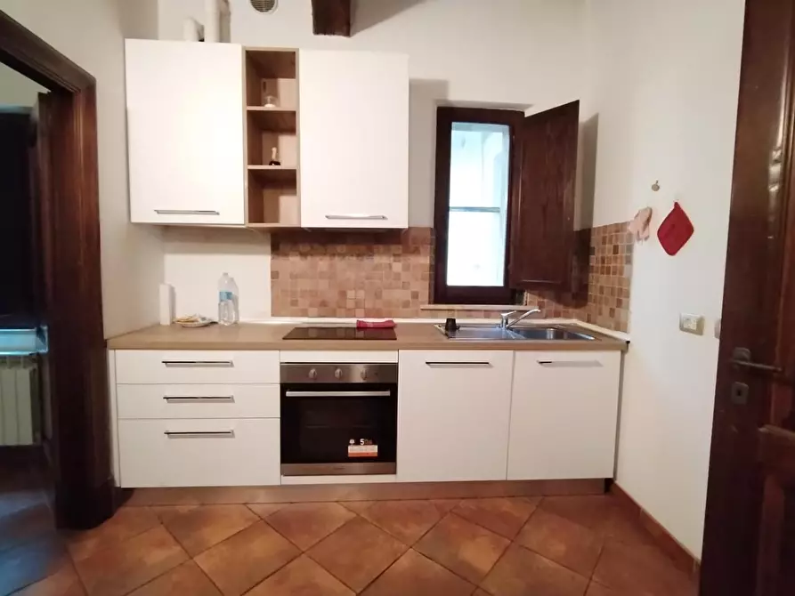 Immagine 2 di Appartamento in vendita  a Siena